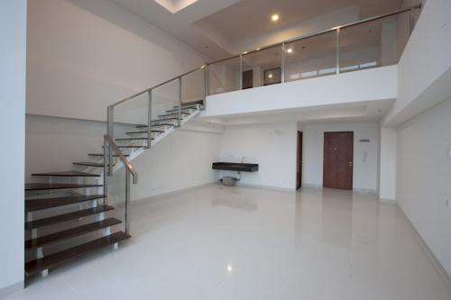 Sewa Ruang Kantor Roseville SOHO & Suite di Tangerang (100 m2) Gambar 1