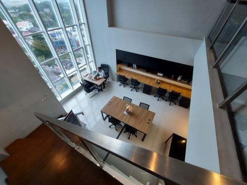 Sewa Ruang Kantor Roseville SOHO & Suite di Tangerang (100 m2) Gambar 2