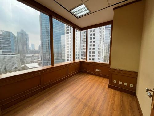 Jual Ruang Kantor Menara Sudirman di Jakarta Selatan (250 m2) Gambar 1
