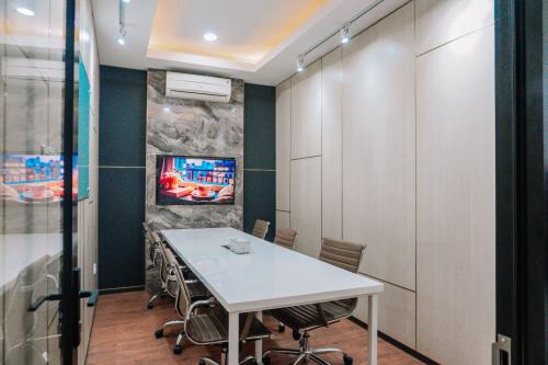 Sewa Ruang Kantor Grand Slipi Tower di Jakarta Barat (200 m2) Gambar 3