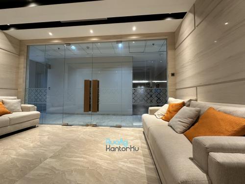 Sewa Ruang Kantor DBS Tower di Jakarta Selatan (393 m2) Gambar 1
