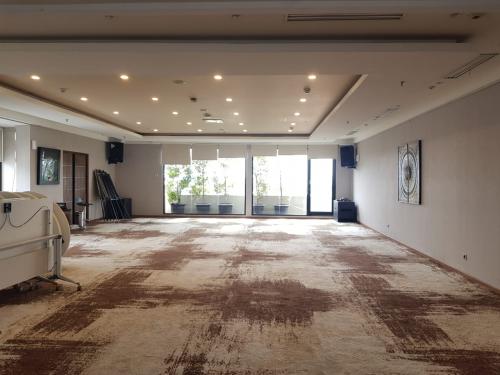 Sewa Ruang Kantor Plaza Timor di Jakarta Pusat (215 m2) Gambar 2