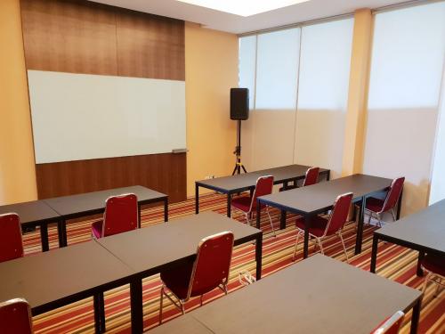 Sewa Ruang Kantor Garden Avenue Rasuna di Jakarta Selatan (12 m2) Gambar 3
