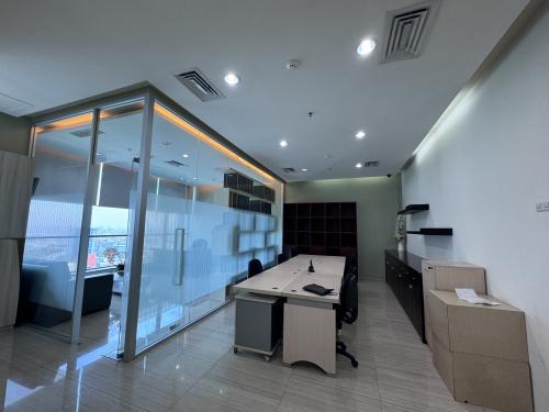 Jual Ruang Kantor Agung Podomoro Land di Jakarta Barat (125 m2) Gambar 1
