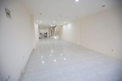 Sewa Ruko Louvre Foto Mampang di Jakarta Selatan (85 m2) Gambar 1