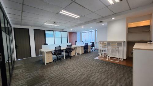 Sewa Ruang Kantor Menara 165 di Jakarta Selatan (117 m2) Gambar 1