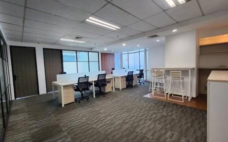 Sewa Ruang Kantor Menara 165 di Jakarta Selatan (117 m2)