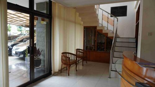 Sewa Ruang Kantor Gedung 3 Lantai di Bandung (334 m2) Gambar 2