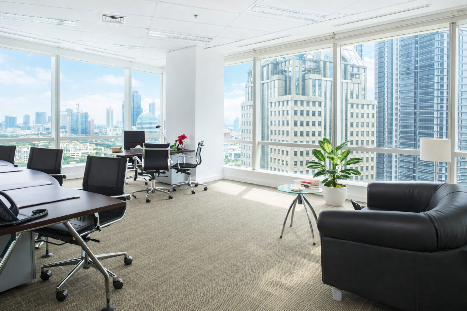 CEO SUITE - One Pacific Place Gambar 6