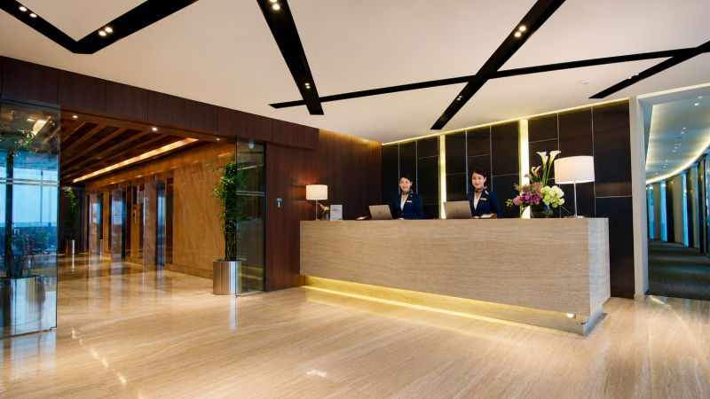 CEO SUITE - AXA Tower Gambar 2