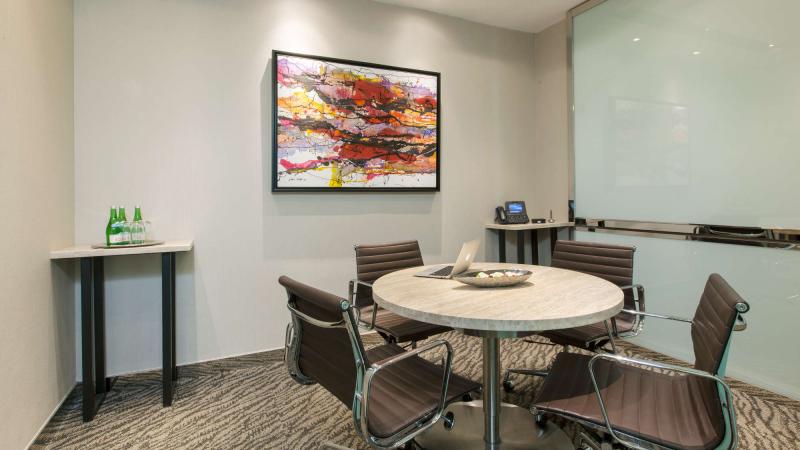 CEO SUITE - AXA Tower Gambar 5