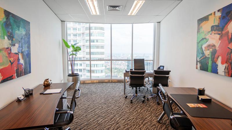 CEO SUITE - AXA Tower Gambar 3