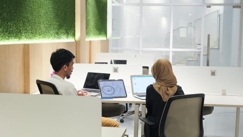 Hot Desk Gambar 3