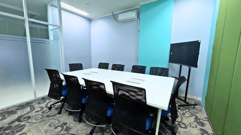 Large II Meeting Room Gambar