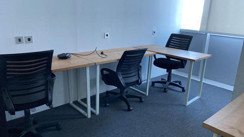 Serviced Office (3-4 pax) Gambar 1