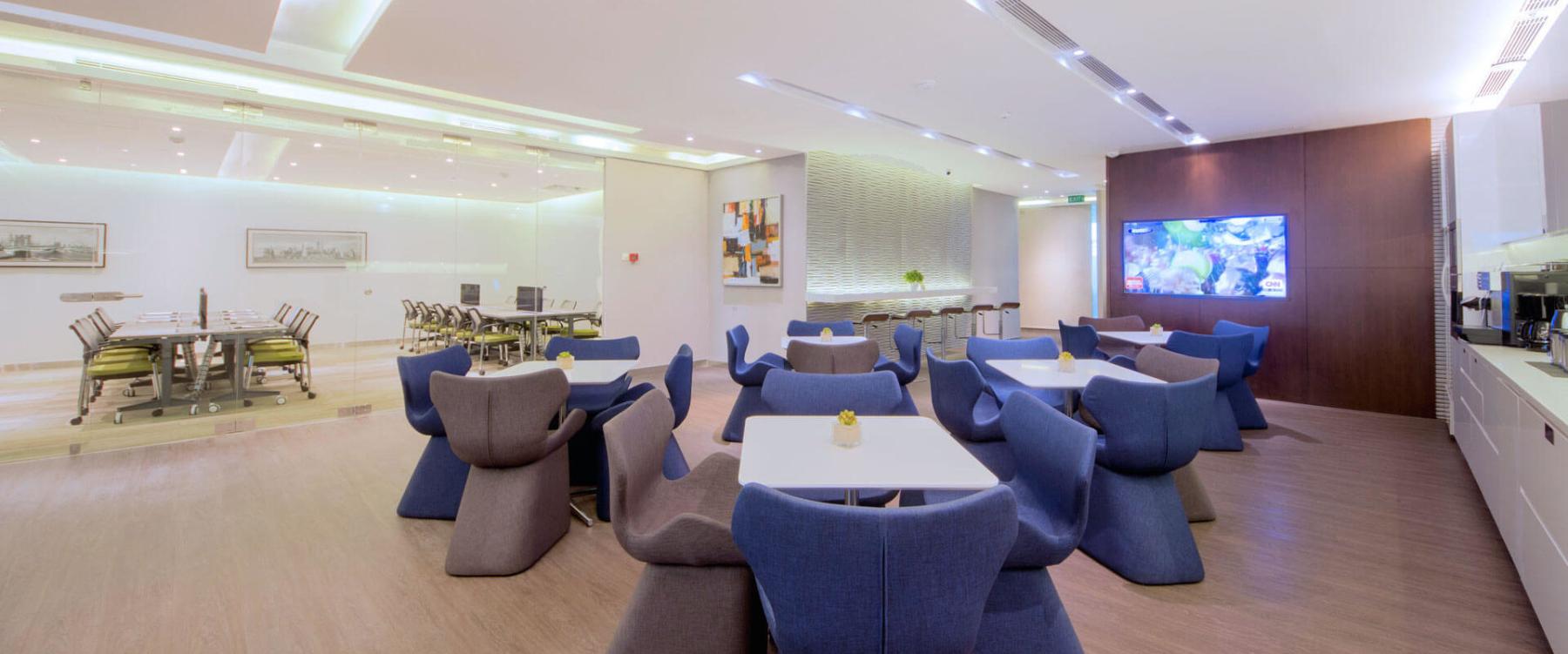 CEO SUITE - AXA Tower Gambar 3