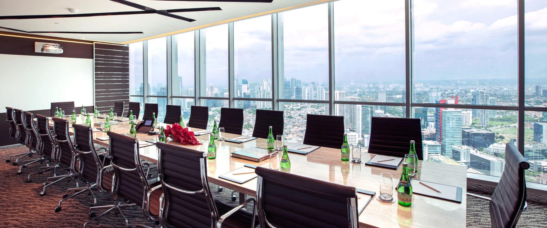 CEO SUITE - AXA Tower Gambar 4
