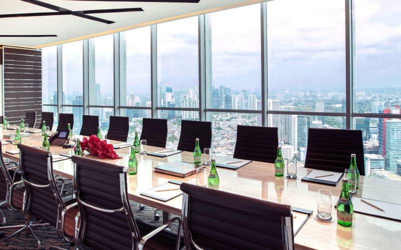 CEO SUITE - AXA Tower Gambar 4