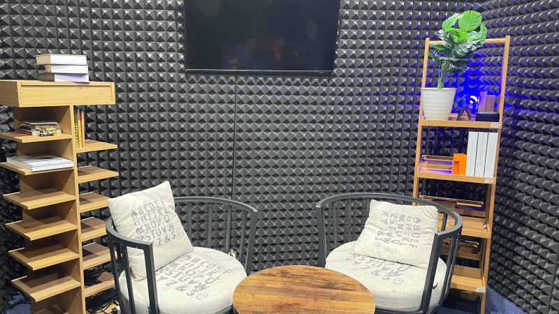 Podcast Studio Gambar