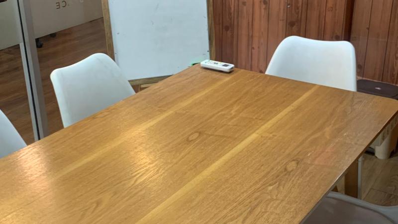 Meeting Room (6-12 pax) Gambar 1