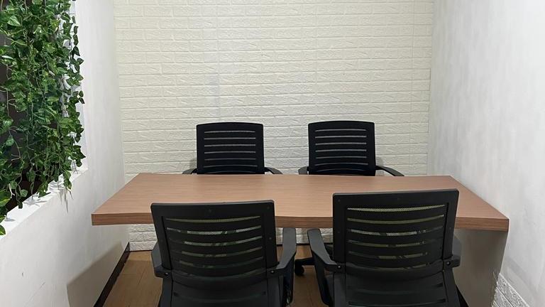 Meeting Room (8 pax) Gambar 1