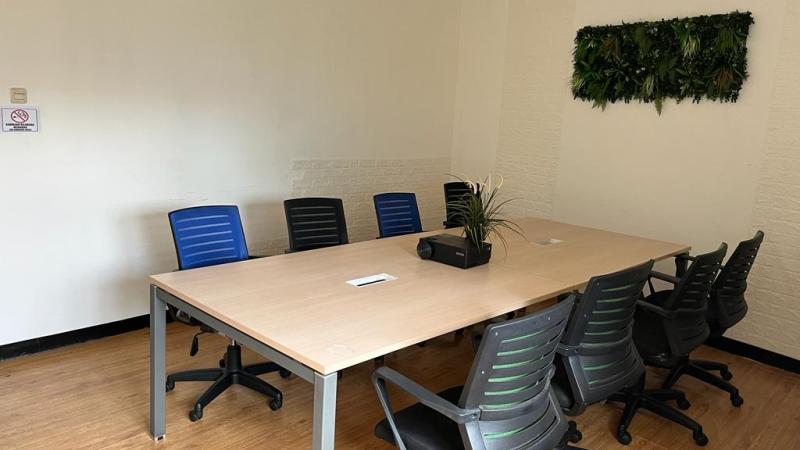 Meeting Room (8 pax) Gambar 3