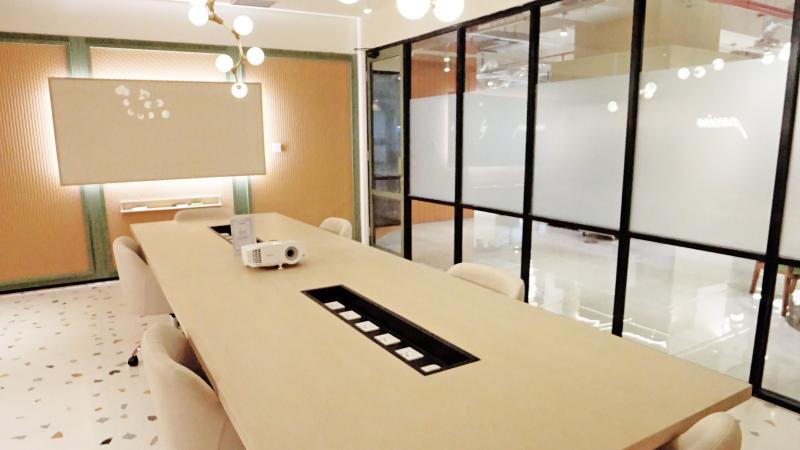 Meeting Room (8 pax) Gambar 1