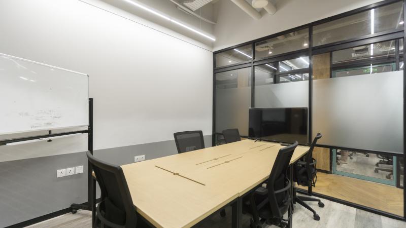 Meeting Room (6 pax) Gambar 1