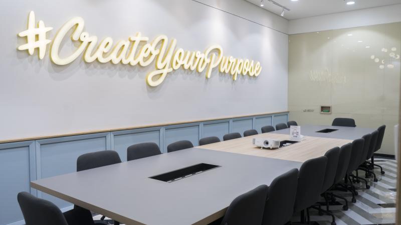 Meeting Room (8 pax) Gambar 2