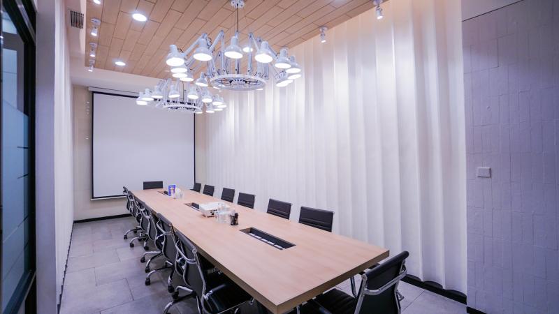 Meeting Room (6 pax) Gambar 1