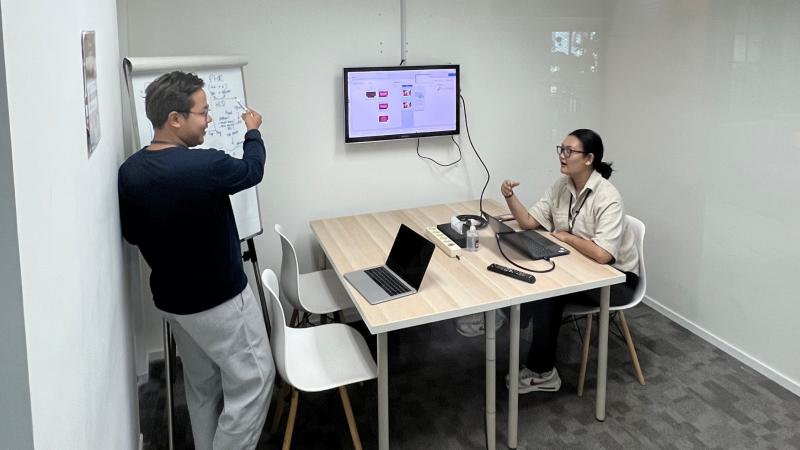 Meeting Room (5-10 pax) Gambar 3