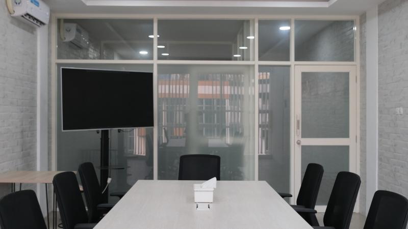 Meeting Room (8 pax) Gambar 1