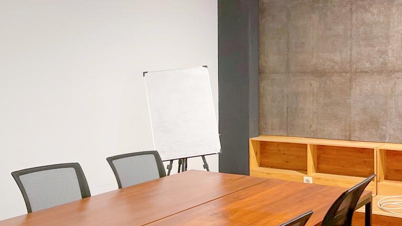 Serviced Office (8 pax) Gambar 1