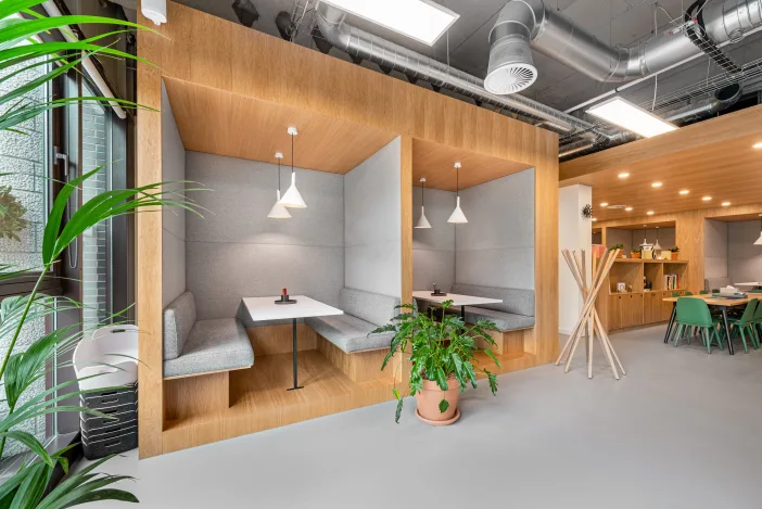 Regus - JB Tower Gambar 4
