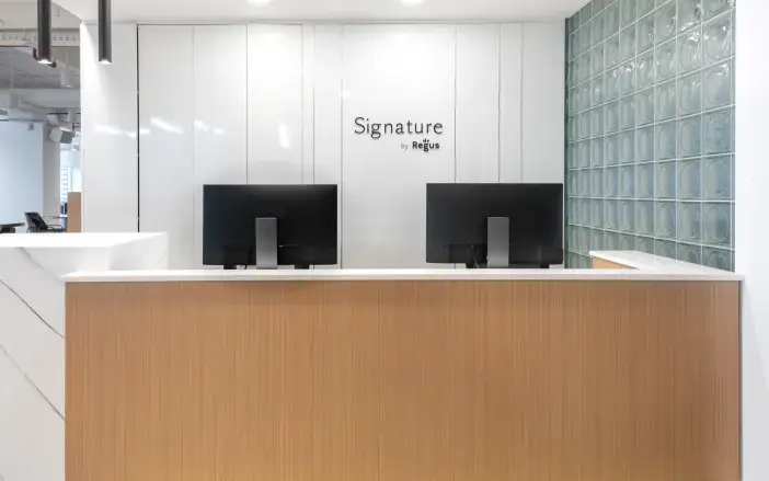 Regus - South Quarter Gambar 2