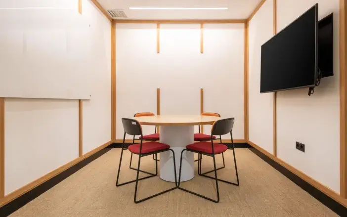 Regus - South Quarter Gambar 5