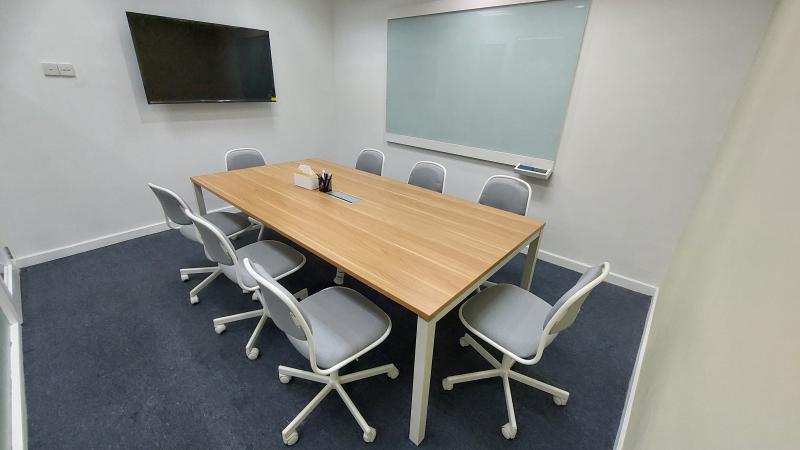 Meeting Room (8 pax) Gambar 1