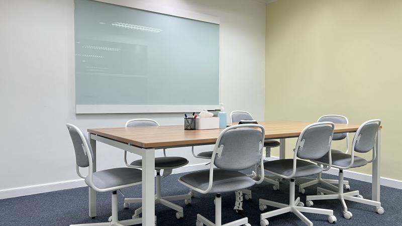 Meeting Room (8 pax) Gambar 2