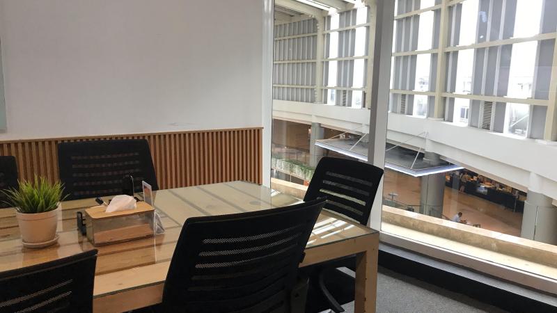 Meeting Room (8-10 pax) Gambar 2