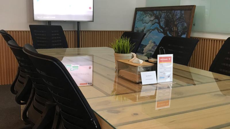 Meeting Room (8-10 pax) Gambar 4