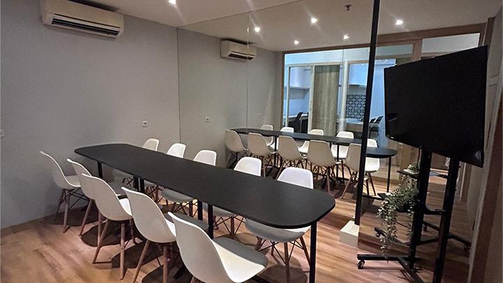 Meeting Room 1 (10 pax) Gambar
