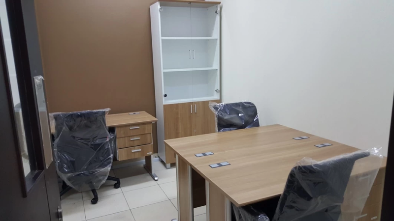Service Office 3 Desks Gambar